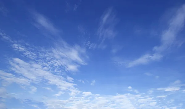 Kék ég és felhők ég — Stock Fotó