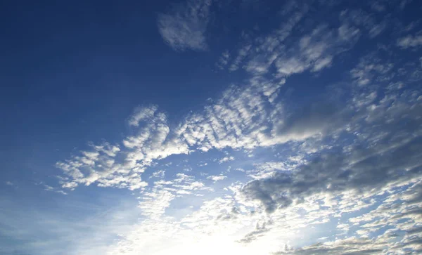 Céu azul e nuvens céu — Fotografia de Stock