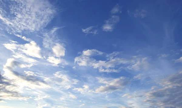 Céu azul e nuvens céu — Fotografia de Stock