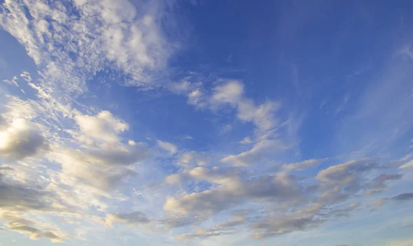 Céu azul e nuvens céu — Fotografia de Stock