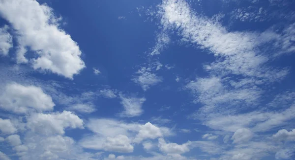 Cielo azul y nubes cielo —  Fotos de Stock