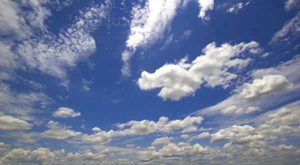 Blauer Himmel und Wolken Himmel — Stockfoto