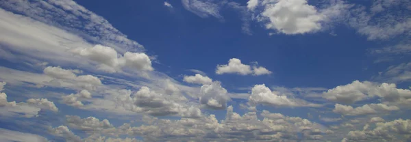 Blauer Himmel und Wolken Himmel — Stockfoto