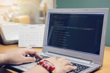 Programlama ve kodlama teknolojileri üstünde okul sırası, Web sitesi tasarımı, geliştirme çalışan bir yazılım programcısı geliştirmek şirket ofisi, veri işleme merkezi, sunucu odası