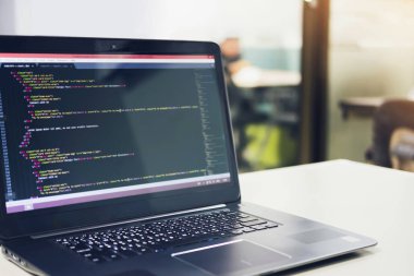 Programlama ve resepsiyon beyaz teknolojileri kodlama geliştirme, Web sitesi tasarımı, programcı bir yazılımda çalışma geliştirmek şirket ofisi, veri işleme merkezi, sunucu odası