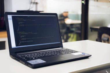 Programlama ve resepsiyon beyaz teknolojileri kodlama geliştirme, Web sitesi tasarımı, programcı bir yazılımda çalışma geliştirmek şirket ofisi, veri işleme merkezi, sunucu odası