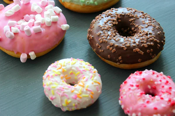 Foto Van Verschillende Donuts Diverse Kleurrijke Donuts Glazuur Close — Stockfoto