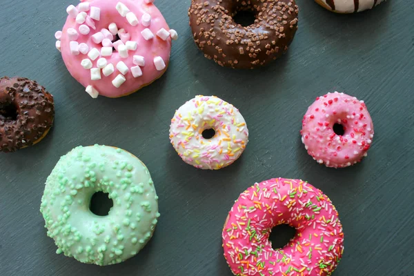 Foto Van Verschillende Donuts Diverse Kleurrijke Donuts Glazuur Close — Stockfoto