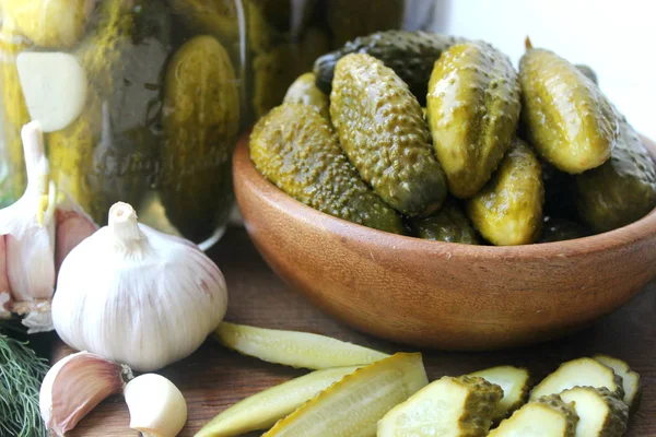 Cucumbers Wooden Bowl Fresh Herbs Pickling Spices Jars Pickled Cucumbers — Stock Photo, Image