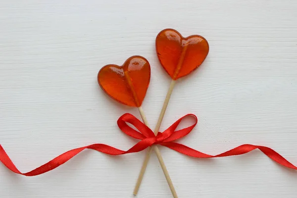 Romantique Fond Saint Valentin Sucettes Forme Coeur Ferment Sur Fond — Photo