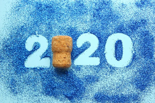 2020 Року Номери 2020 Року Пробка Від Шампанського Ізольовані Синьому — стокове фото