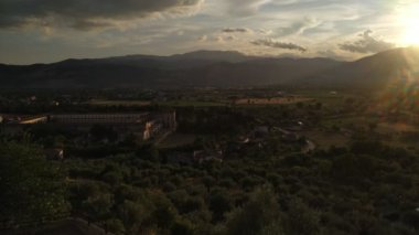 Güzel bir kasaba Padula. İtalyan geleneği tarım kırsal.
