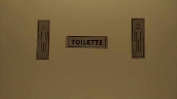 Vrouwelijke Mannelijke Figuren Toilette Teken Restaurant — Stockvideo