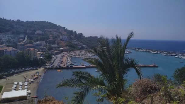 Città Portuale Con Barche Nel Sud Italia Lungomare Città Vista — Video Stock