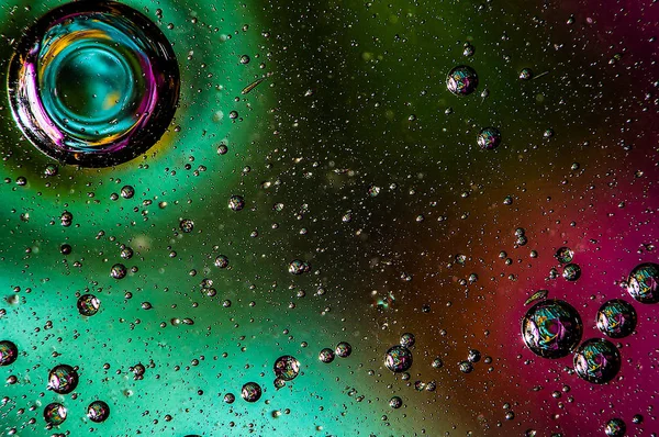 Suda yağ damlacıkları