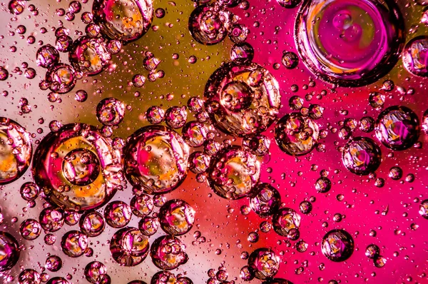 Suda yağ damlacıkları