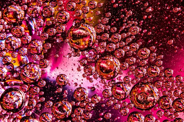 Suda yağ damlacıkları