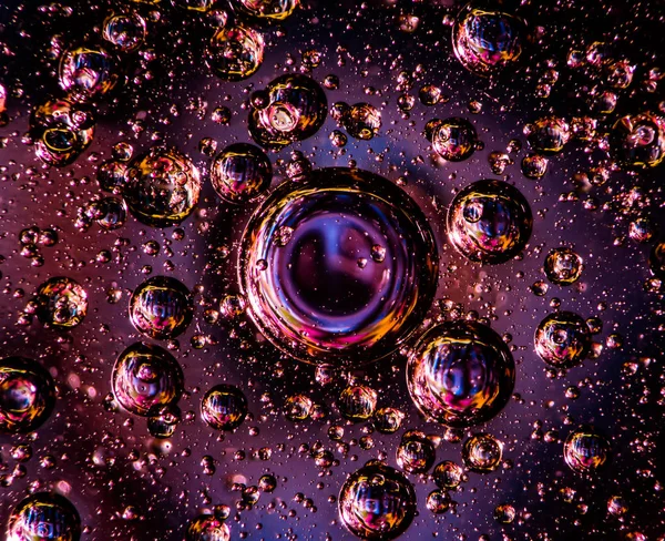 Suda yağ damlacıkları