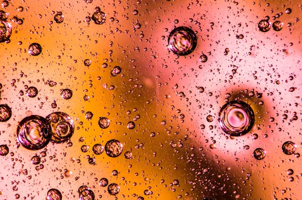 Suda yağ damlacıkları