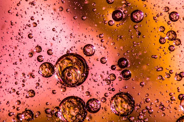 Suda yağ damlacıkları