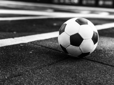 Oyun alanında futbol topu. Sokak futbolu oynamak için top 