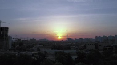 Parallax Şehir Endüstriyel Peyzaj Yansımasıyla Şafak Suyun Üzerinde