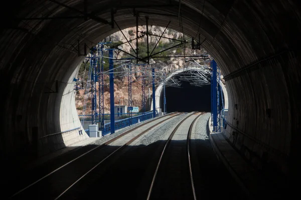 Uscita Del Tunnel Sul Binario Ferroviario Alta Velocità — Foto Stock