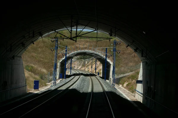 Uscita Del Tunnel Sul Binario Ferroviario Alta Velocità — Foto Stock