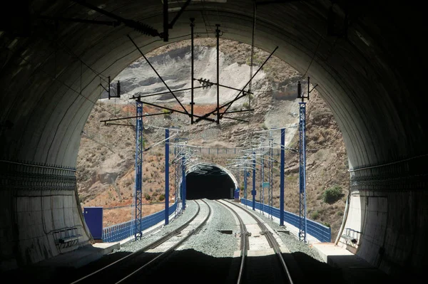 Выход Тоннеля Высокоскоростном Железнодорожном Пути — стоковое фото