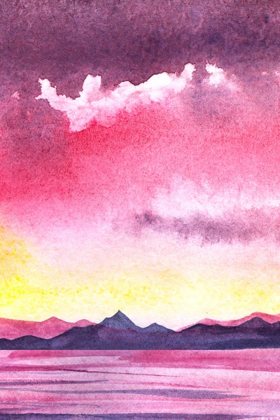 Pôr-do-sol rosa brilhante nas margens do lago da montanha. Superfície de água calma, intermináveis cadeias de montanhas . — Fotografia de Stock