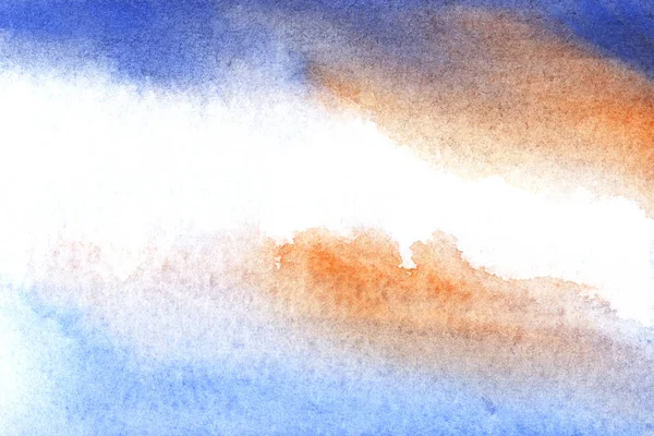 Zart verschwommener abstrakter Hintergrund in Aquarelltönen. handgezeichnete Kunst mit Papierstruktur. helle Mischung aus blauen, erfrischenden weißen und sanften orangefarbenen Farbtupfern in der Farbpalette. — Stockfoto