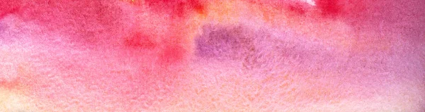 Красивая акварельная абстрактная живопись. Нежный розовый фон с размытыми пятнами и всплесками различных красных и фиолетовых тонов. Ручное рисование на бумажной текстуре с эффектом акварели . — стоковое фото