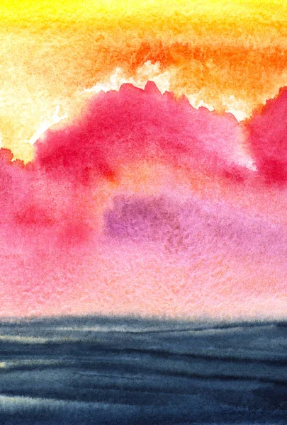 Paysage marin coloré dessiné à la main. Coucher de soleil flamboyant aurore avec gradient rose tendre et lilas de nuages pelucheux au-dessus de l'eau lisse foncée à la surface rayée. Illustration aquarelle abstraite sur la texture du papier . — Photo