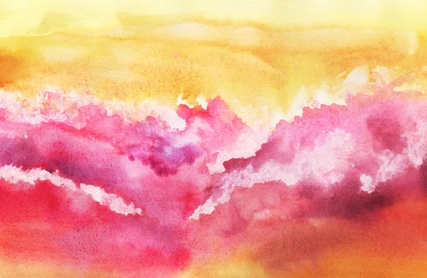 Akvarel abstrakt pozadí velký Chlupaté růžové bouře rozsycené mraky na zlaté obloze. Ručně vykreslené akvarel na papíře s texturou purpurovou oblohou. Přechod ze žluté na červenou — Stock fotografie