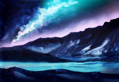 Gece manzarası. Dağların karanlık siluetleri. Kuzey ışıkları olan gökyüzü. Pembe ve mavi ışınlar. Su veya göl yüzeyi. Mistik bir yer. Elle çizilmiş suluboya illüstrasyon