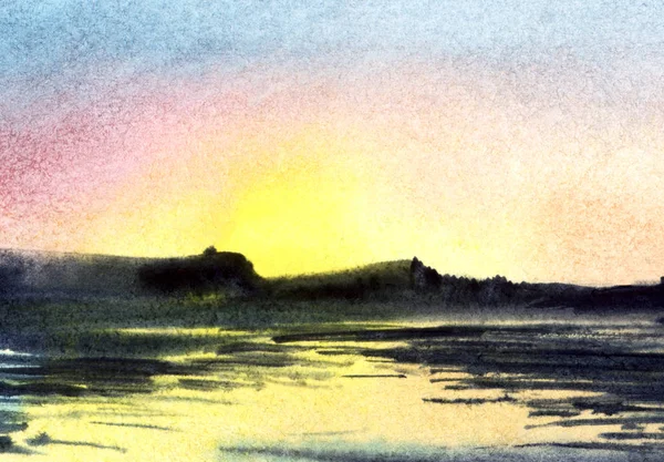 Fond abstrait de paysage flou. Vue sur la mer avec des contours de montagne obscurs. L'eau calme avec des ondulations sombres reflète le ciel coloré du coucher du soleil. Illustration aquarelle dessinée à la main sur papier texturé grainé . — Photo