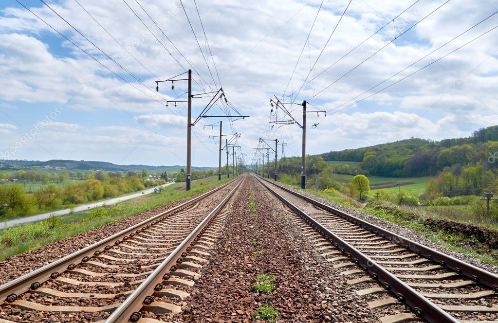 The high-voltage line intersects with the railway embankment near the Ternopol