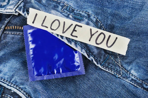 Inscripción Love You Papel Rasgado Condón Paquete Azul Lámina Nuevos —  Fotos de Stock