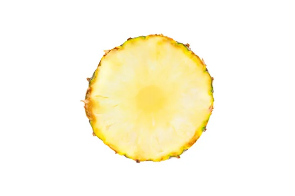 一块新鲜成熟的菠萝 在白色背景上分离出黄色多汁的果肉 顶部视图 — 图库照片