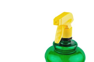 Ev veya araba veya diğer kimyasal işleme pencereleri temizlemek için plastik sprey şişesi. Beyaz arka planda izole