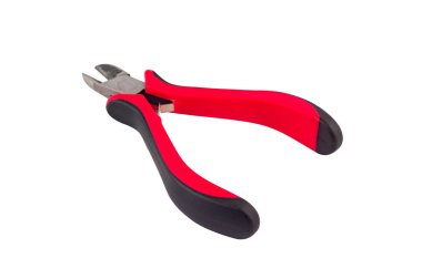 Kırmızı ve siyah plastik veya kauçuk kolları gölge olmadan beyaz arka planda izole tel kesme için nippers