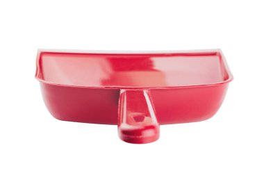 Gölge olmadan beyaz arka planda izole çöp için kırmızı plastik kepçe