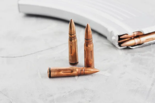 Zilveren Volledige Magazine Voor Assault Rifle Drie Kogels Oud Grijs — Stockfoto