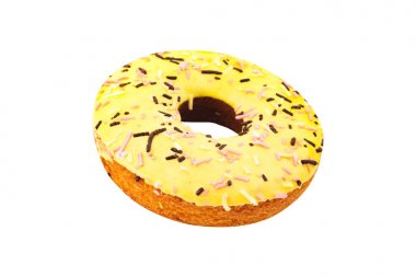 Bir nefis daire delikli çörek pişmiş ve beyaz arka plan üzerinde izole sarı buzlanma süslenmiş