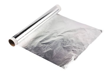 Beyaz arka plan üzerine izole karton tüp üzerinde parlak alüminyum levha bir kaydırma