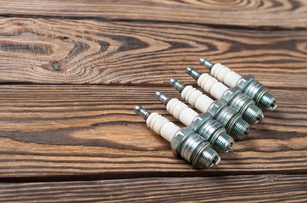 Row Five Spark Plugs Engine Old Brown Wooden Table Workshop — Stock Photo, Image