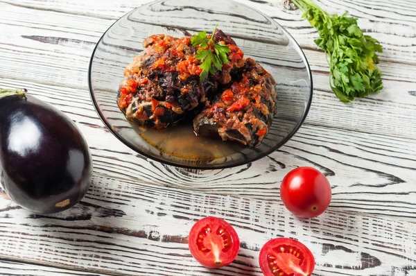 Berenjena Horno Con Queso Derretido Salsa Tazón Vidrio Oscuro Cerca —  Fotos de Stock