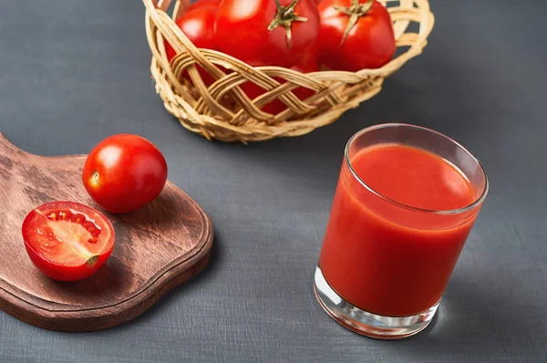 Full Glass Fresh Juice Wiker Wooden Basket Full Ripe Tomatoes — Stock Photo, Image