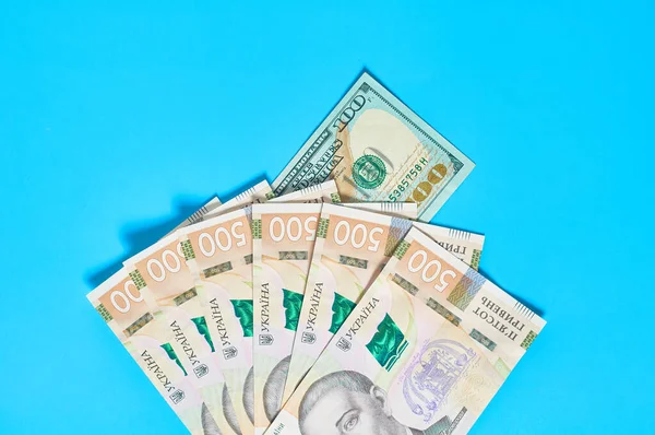 Dinero Diferente Sobre Fondo Azul Pago Pensiones Salarios Préstamo Bancario —  Fotos de Stock