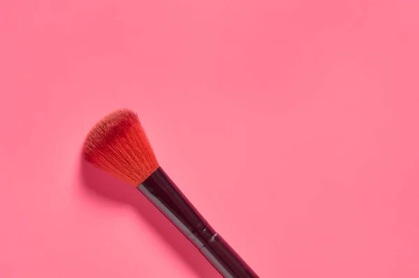 Pincel Cosmético Macio Para Blush Fundo Rosa Conceito Beleza Moda — Fotografia de Stock